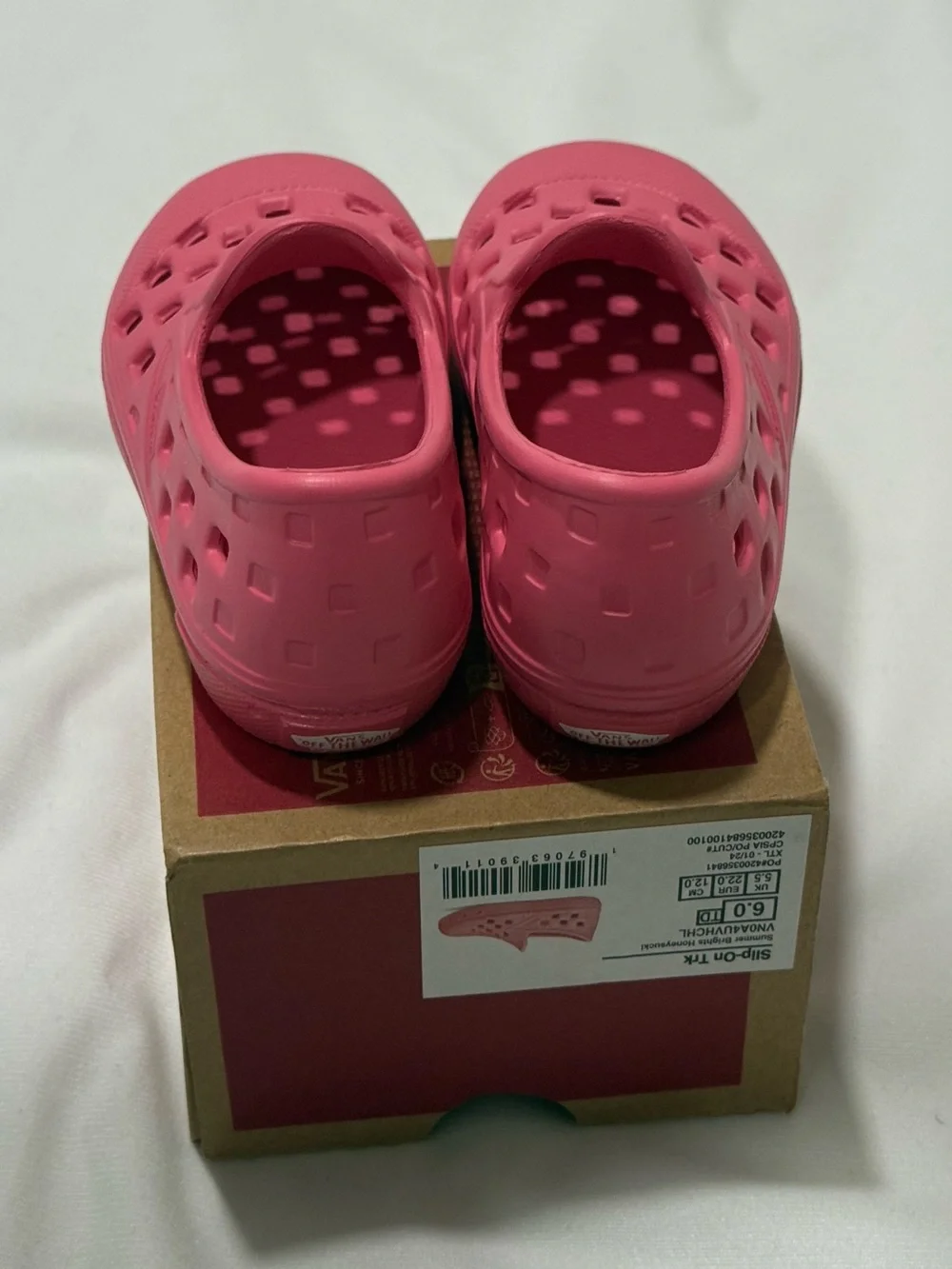 🆕 Vans Big Kids' Girls SLIP ON TREK Water Shoes